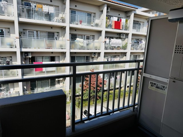 ベルコリーヌ南大沢第６号棟の展望|～3面バルコニー付き～