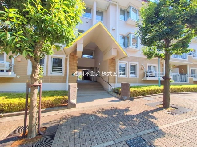 ベルコリーヌ南大沢第６号棟のエントランス|～キレイにメンテナンスされているマンションです～