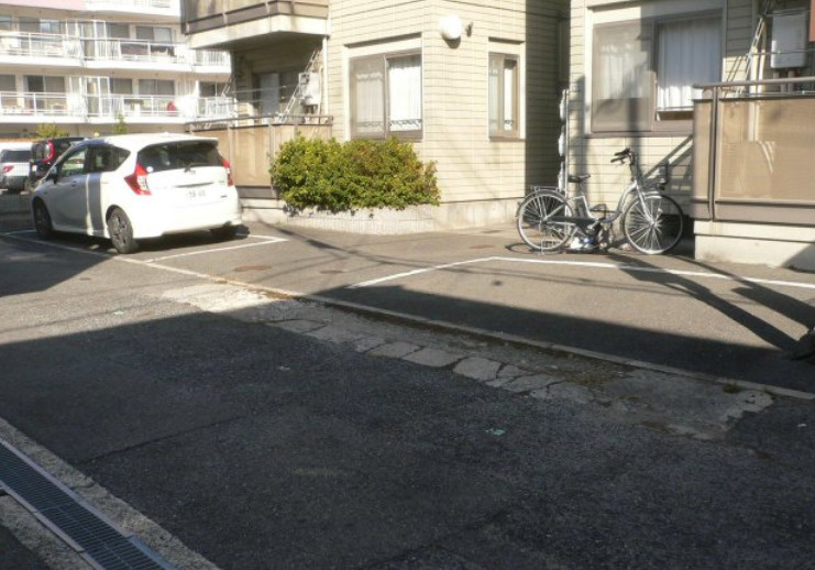 リンクス青木の駐車場