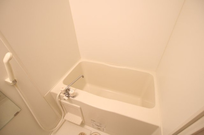 【浴室】 | MALMAISON | ※同建物ほかのお部屋の写真です。