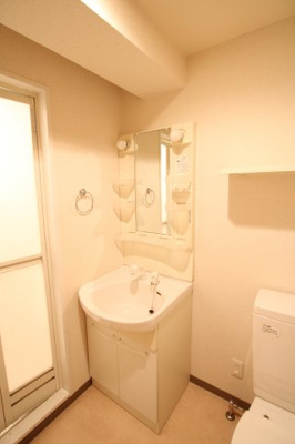 【独立洗面台】 | MALMAISON | ※同建物ほかのお部屋の写真です。