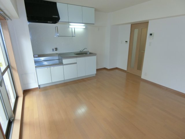 Ｓｅｍｐｒｅ　Ｖｉｔａ　南甲子園の居間・リビング