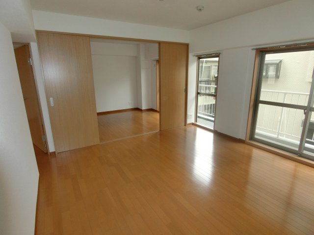 Ｓｅｍｐｒｅ　Ｖｉｔａ　南甲子園の居間・リビング