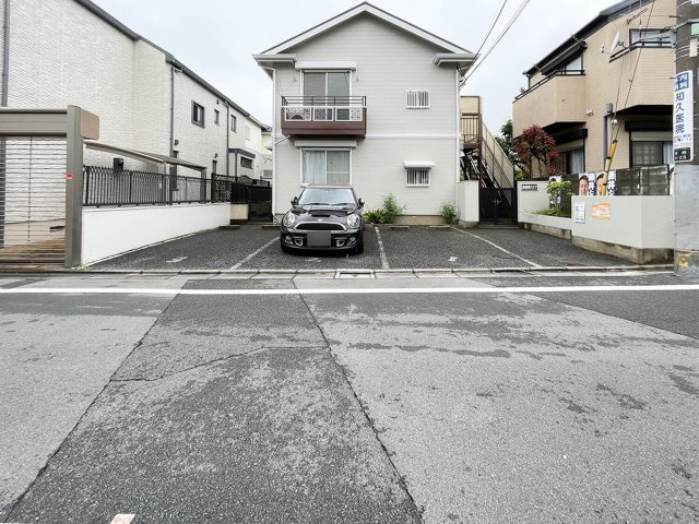 高稲荷ハイツの駐車場