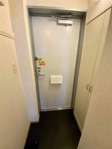 レオパレス藤の玄関