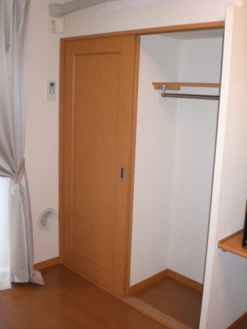 レオパレス大和町の内装|両面スライドクローゼット