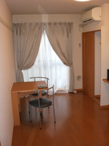 レオパレス大和町の居間・リビング