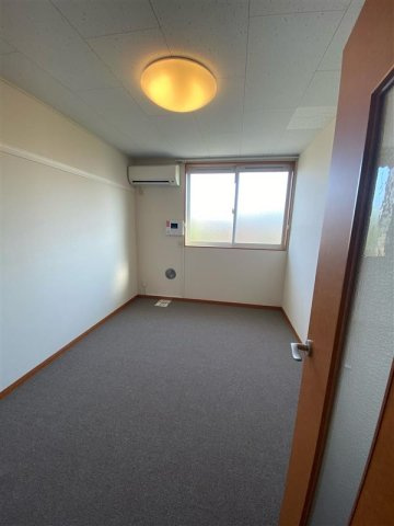 レオパレスハピネス光が丘の居間・リビング