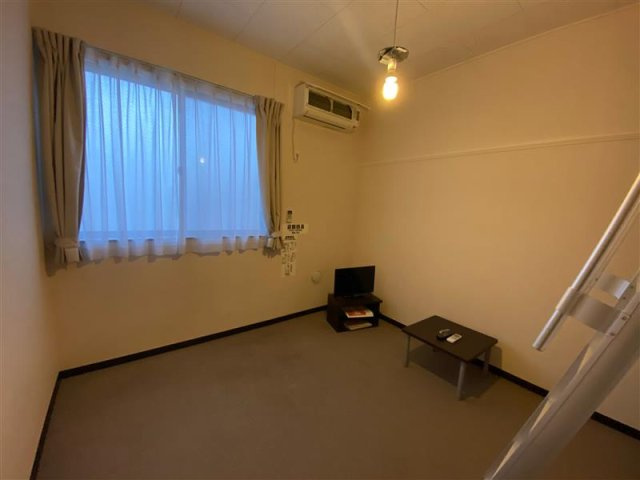 レオパレスＫＩＭＩＳＵＮの居間・リビング