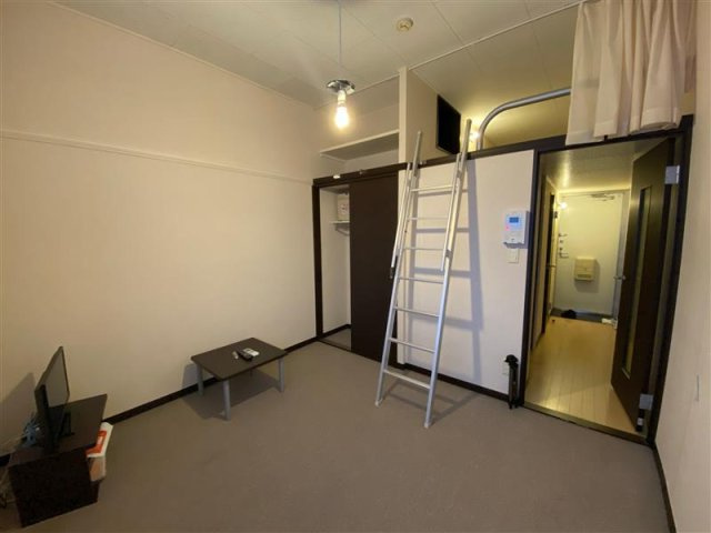 レオパレスＫＩＭＩＳＵＮの居間・リビング