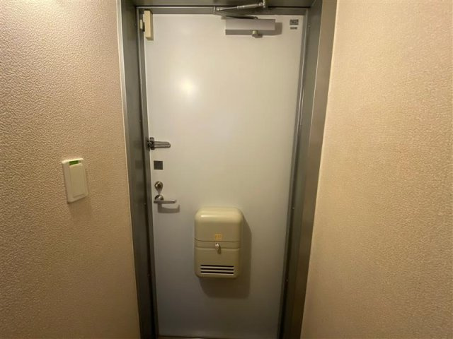 レオパレスＫＩＭＩＳＵＮの玄関