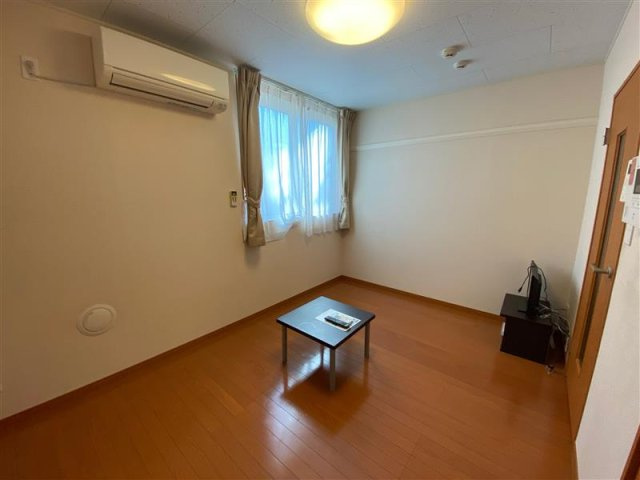 レオパレスヴァンベールⅡの居間・リビング