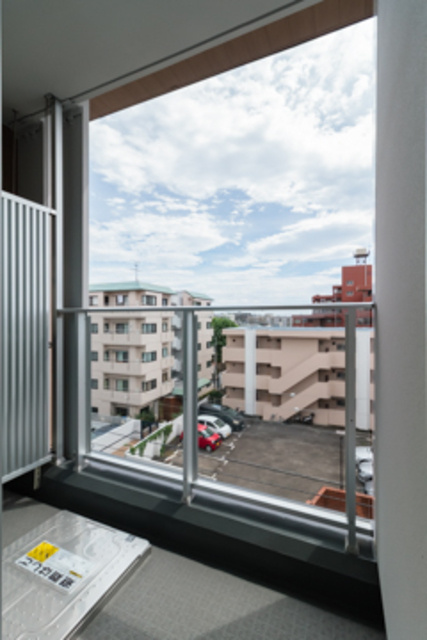 ヴァロータ氷川台のバルコニー|※写真は同タイプ住戸です。