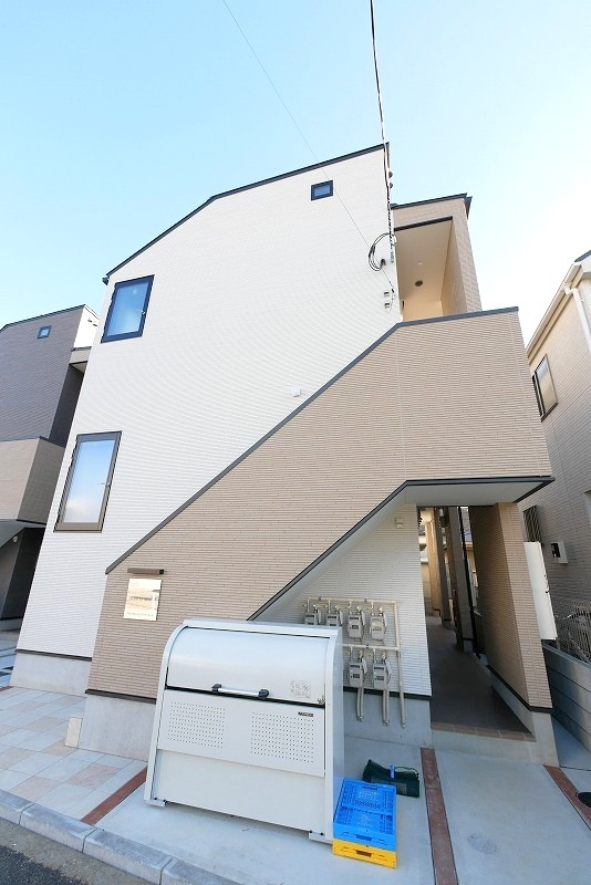 シャンペル三園の外観