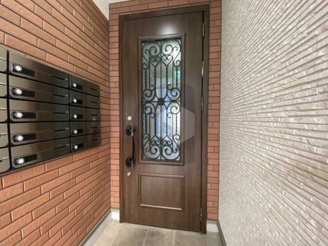 シャルマン緑橋のエントランス