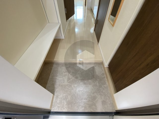 シャルマン緑橋の玄関