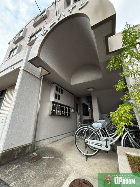 松風ハイツのエントランス