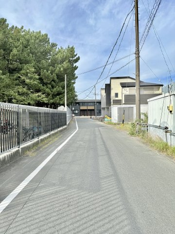 中央区高塚町　全3棟1期　の前面道路含む現地写真|車通りは少ないです。
