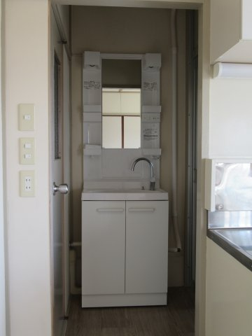 兵庫県公社　東垂水南（４）２Ｂ号棟の洗面所|忙しい朝には欠かせない洗面所です