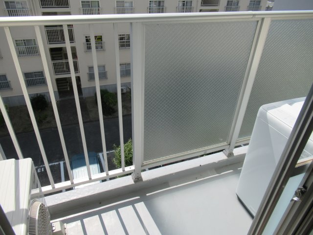 兵庫県公社　東垂水南（４）２Ｂ号棟のバルコニー|バルコニーは南むきです