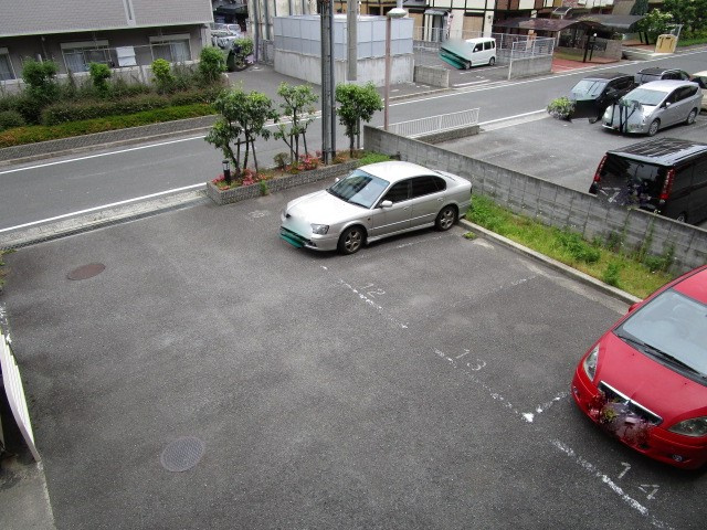 フォレストヒルズの駐車場