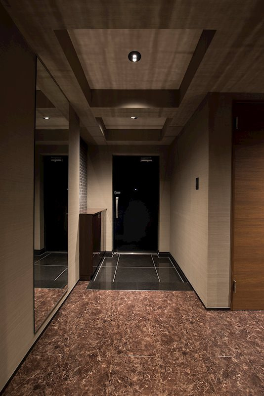 レジディア上目黒の玄関