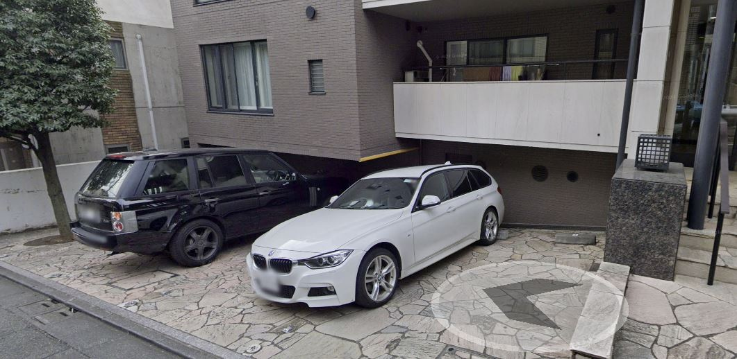 レジディア上目黒の駐車場