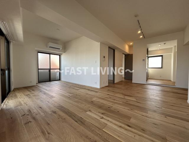 コロネード春日の居間・リビング