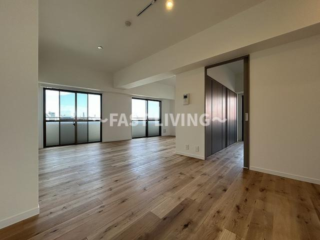 コロネード春日の居間・リビング