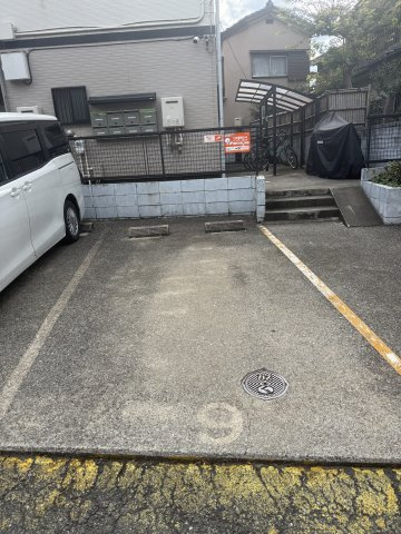 カナスギハウスの駐車場