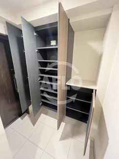 【玄関】 | プレサンスレジェンド大阪新町タワー　堀江小学校区 | プレサンスレジェンド大阪新町タワー　玄関