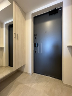 【玄関】 | Splendide NAMBAⅢ | スプランディッド難波III　玄関