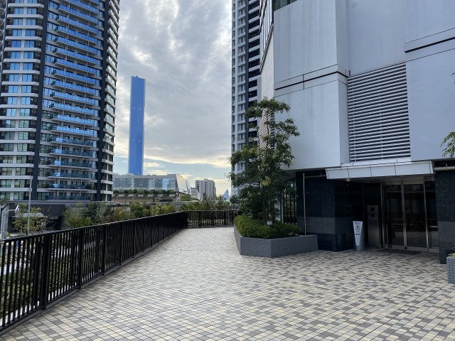 DEUX TOURS EASTのエントランス