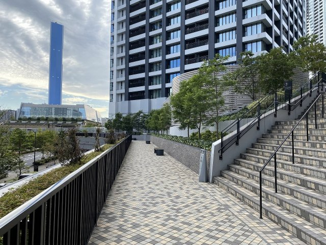 DEUX TOURS EASTのその他