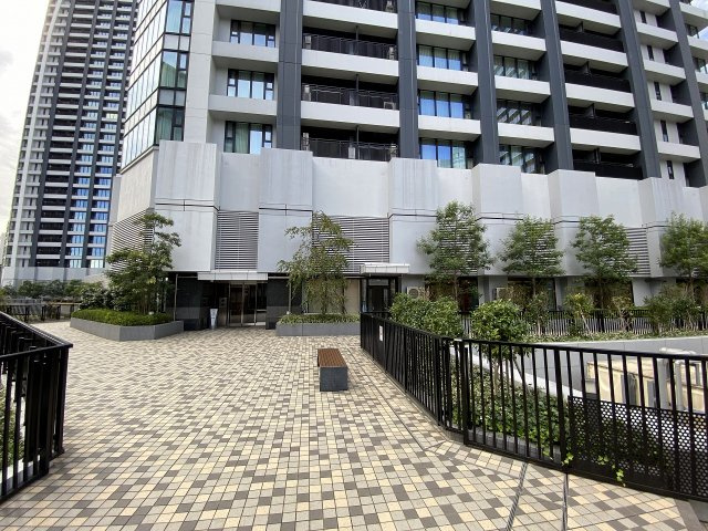 DEUX TOURS EASTのエントランス