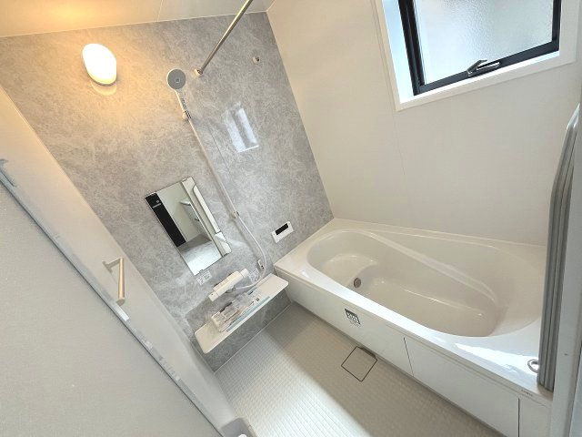 【浴室】 | 糟屋郡篠栗町庄6丁目　1号棟（全1棟）【仲介手数料無料・0円】 | 現地写真。浴室です。