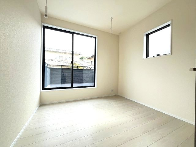 【寝室】 | 糟屋郡篠栗町庄6丁目　1号棟（全1棟）【仲介手数料無料・0円】 | 現地写真。2階主寝室です。