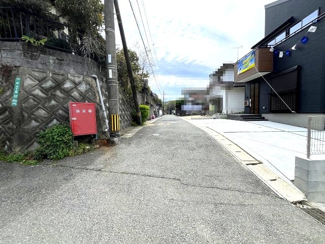 【その他】 | 糟屋郡篠栗町庄6丁目　1号棟（全1棟）【仲介手数料無料・0円】 | 現地写真。前面道路です。