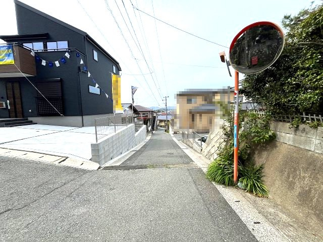 【その他】 | 糟屋郡篠栗町庄6丁目　1号棟（全1棟）【仲介手数料無料・0円】 | 現地写真。前面道路です。