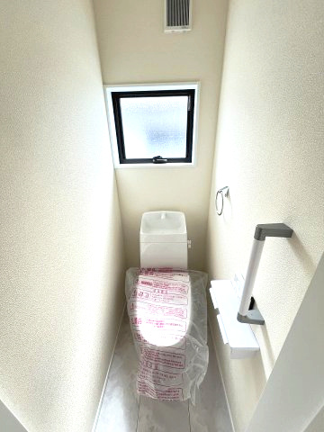 【内装】 | 糟屋郡篠栗町庄6丁目　1号棟（全1棟）【仲介手数料無料・0円】 | 施工例。2階にもトイレです。施工例は完成時と異なる場合があります。