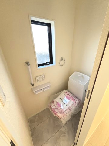 【内装】 | 糟屋郡篠栗町庄6丁目　1号棟（全1棟）【仲介手数料無料・0円】 | 施工例。2階にもトイレです。施工例は完成時と異なる場合があります。