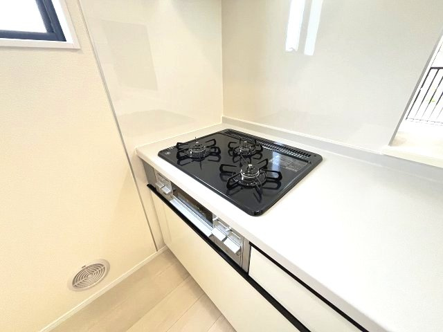 【キッチン】 | 糟屋郡篠栗町庄6丁目　1号棟（全1棟）【仲介手数料無料・0円】 | 施工例。施工例は完成時と異なる場合があります。