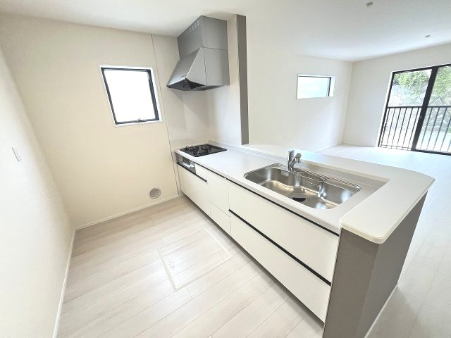 【キッチン】 | 糟屋郡篠栗町庄6丁目　1号棟（全1棟）【仲介手数料無料・0円】 | 施工例。施工例は完成時と異なる場合があります。