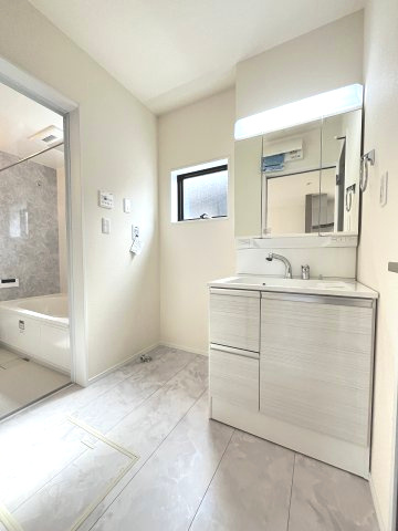 【洗面所】 | 糟屋郡篠栗町庄6丁目　1号棟（全1棟）【仲介手数料無料・0円】 | 施工例。施工例は完成時と異なる場合があります。