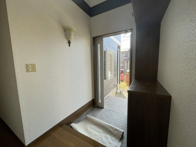 東金市前之内290　中古売り戸建の玄関