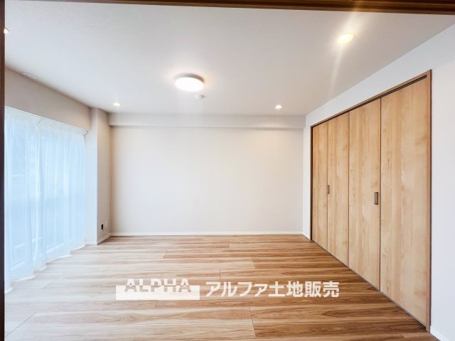 西武拝島ハイツ2号棟の洋室|【Forever there】
◆ずっとそこに◆あったかのようなそれぞれが生きる場所を見つける。そして心地よさを求めて暮らしの質を高める。