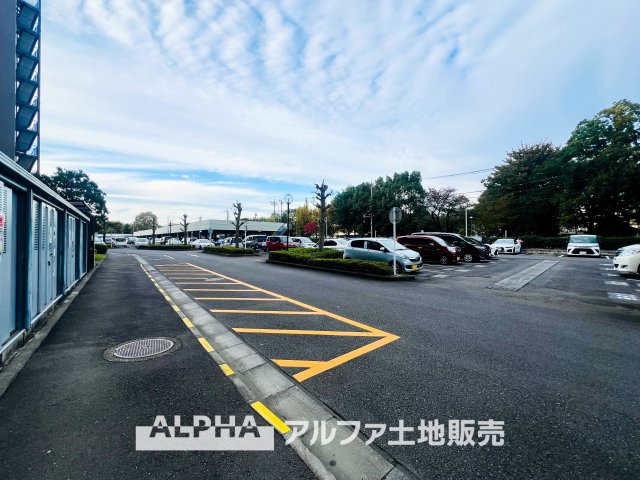 西武拝島ハイツ2号棟の外観|【Light shower】
◆太陽の光◆を沢山感じながら明るく豊かな暮らしを約束する住まい。家族と語らい、緑に守られている空間。四季の移ろいを感じ、我が子の成長を見守る。そんな家がここにあります。