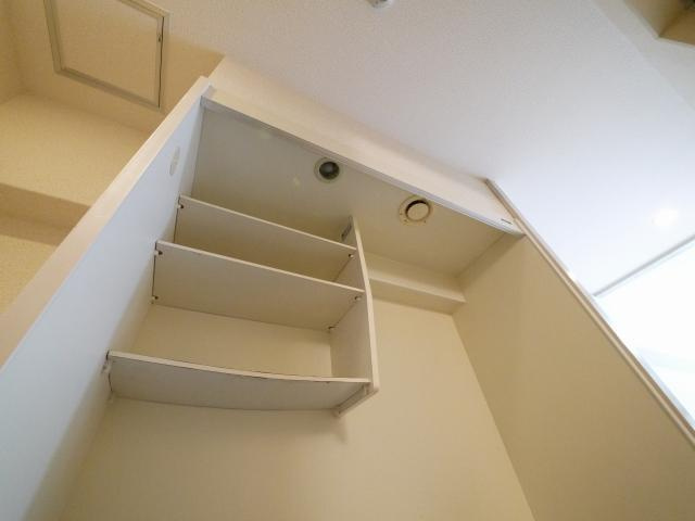 Win.Lifeあやめ池のキッチン|便利な収納スペースです