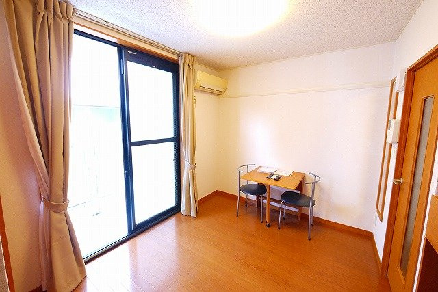 レオパレスＭＯＡの居間・リビング|使いやすいリビングです