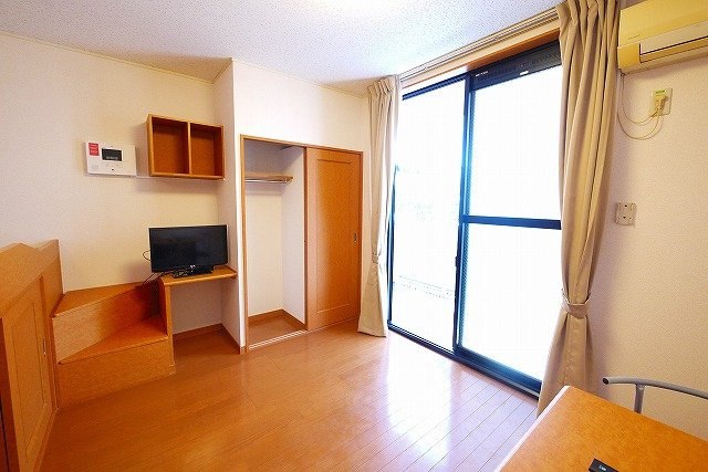 レオパレスＭＯＡの洋室|明るい洋室です